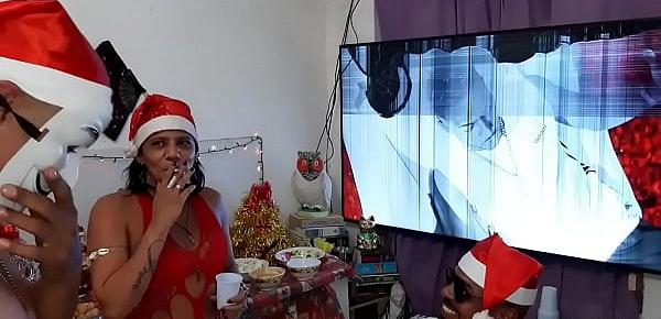  Mamãe noel Danny Hot, ganha dois peru de natal e seu amigos leva para empurrar ferozmente o peru na xota dela